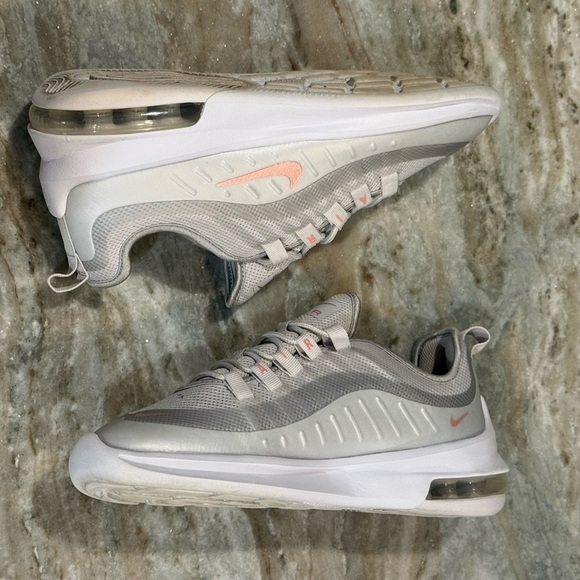 Women’s NIKE Air Max Axis Athletic sneakers- Size 8 - Picture 7 of 11